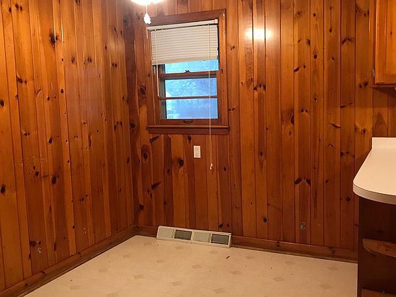 3rd image of 3900 Baylor St