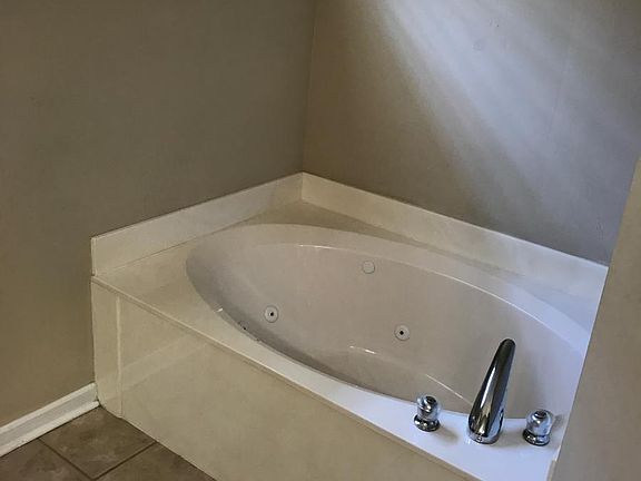 3rd image of 7023 Parkbrook Ln