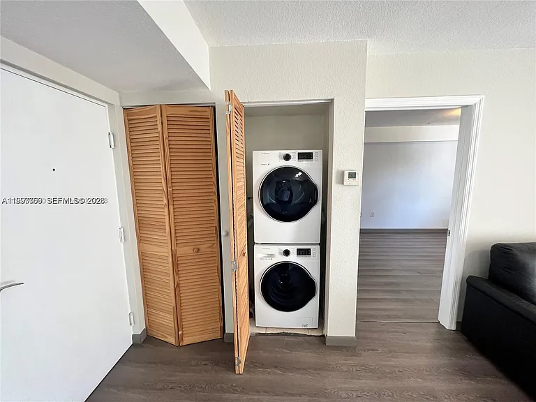 637 SW 3rd St #306 — Photo 15