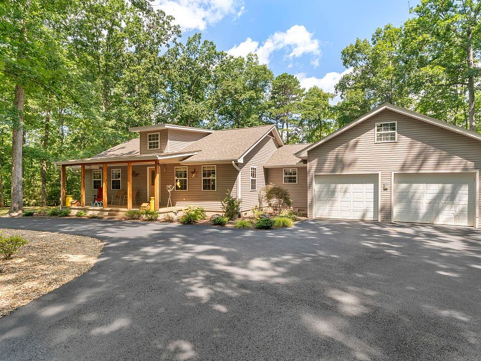 1st image of 207 Holland Ln
