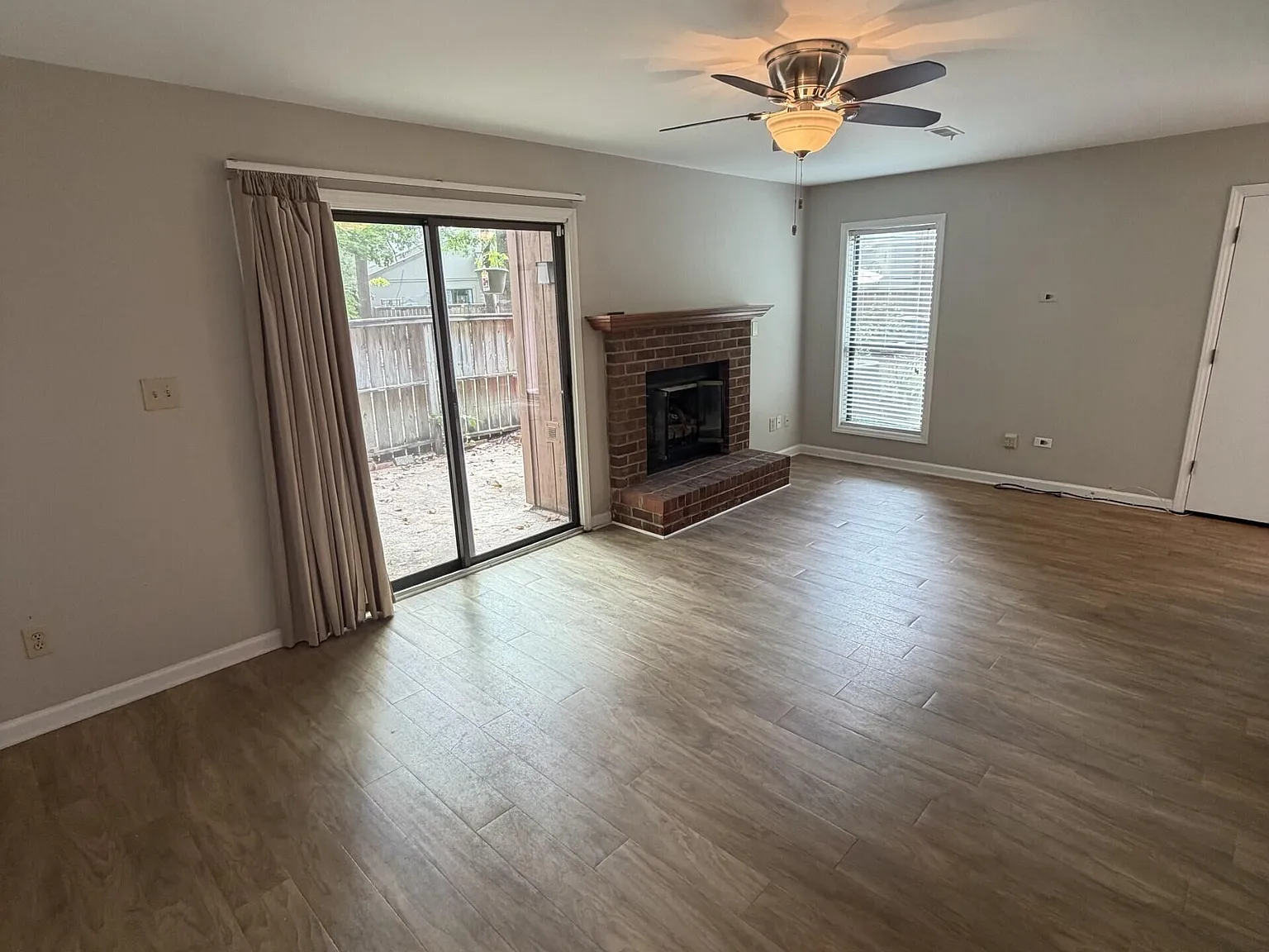 2 bed, 2.5 bath, 1352 sqft, $1,300 — Photo 3