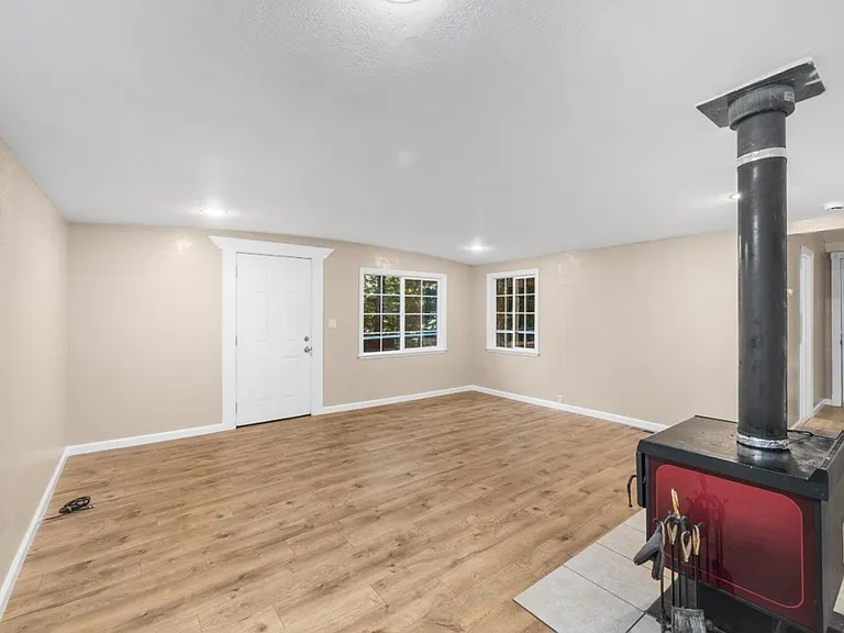 10229 Redwood Dr — Photo 4