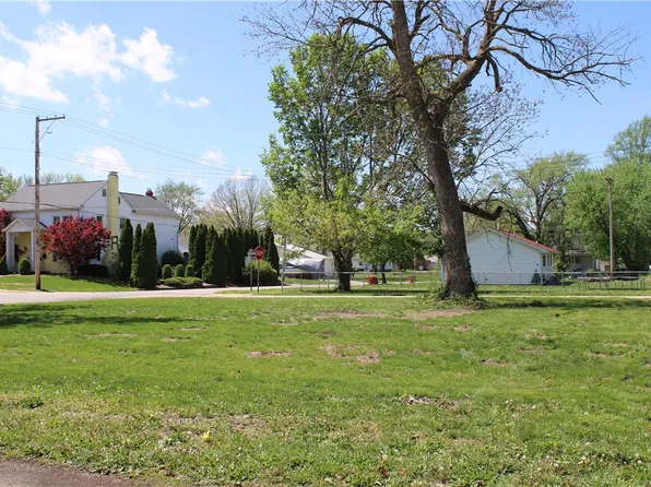 301 W North 2nd St, Shelbyville, IL 62565
