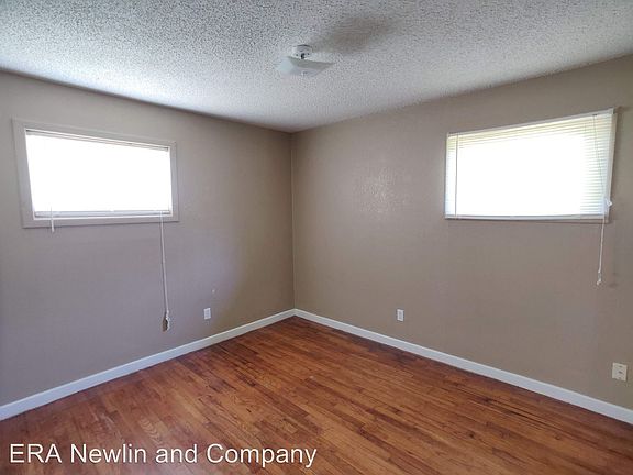 4th image of 118 Oakwood St