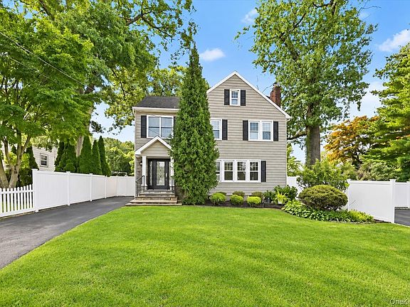 2nd image of 7 Atlantic Avenue