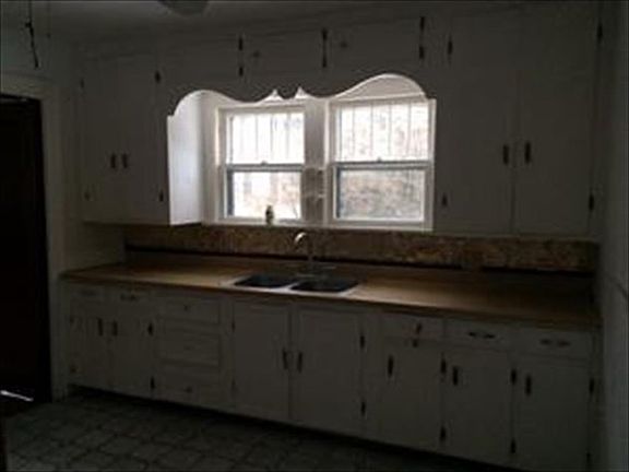 4th image of 729 S Court St