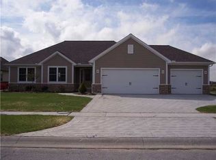 5736 Eagles Landing Dr, Oregon, OH 43616