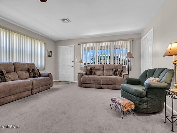 4th image of 15 Capri Court