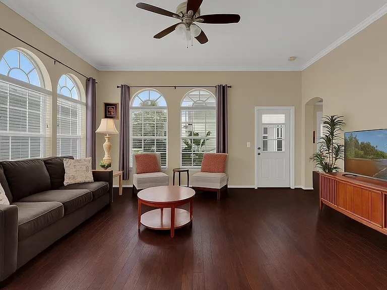 604 Nadina Pl — Photo 10