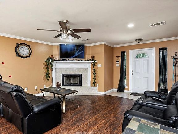 3rd image of 1300 Skyline Ct #A