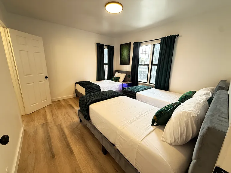 1235 S Longwood Ave #1235 — Photo 21