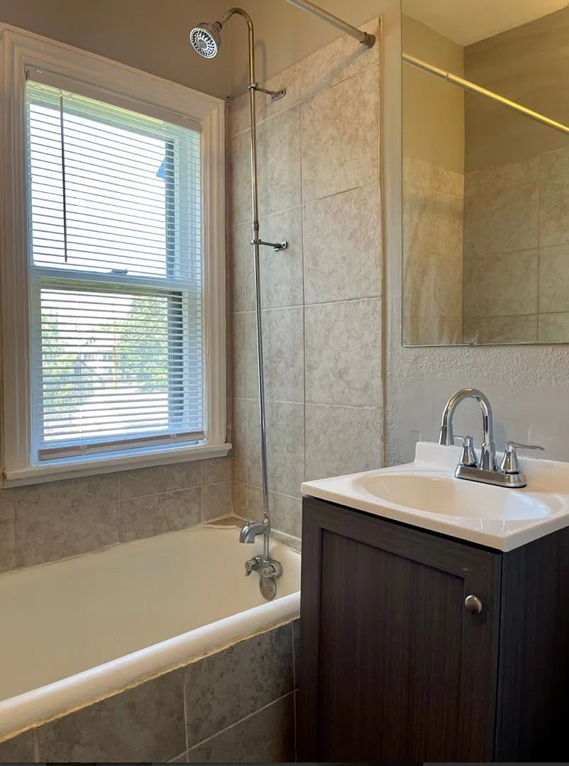1021 Hudson Rd — Photo 4