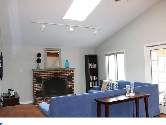 4th image of 216 Lee Cir