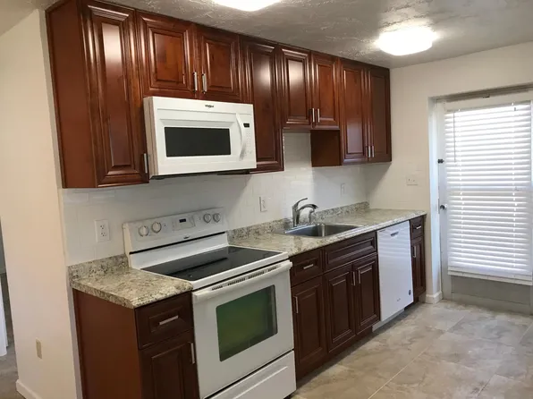 639 105th Ave N, Naples, FL 34108
