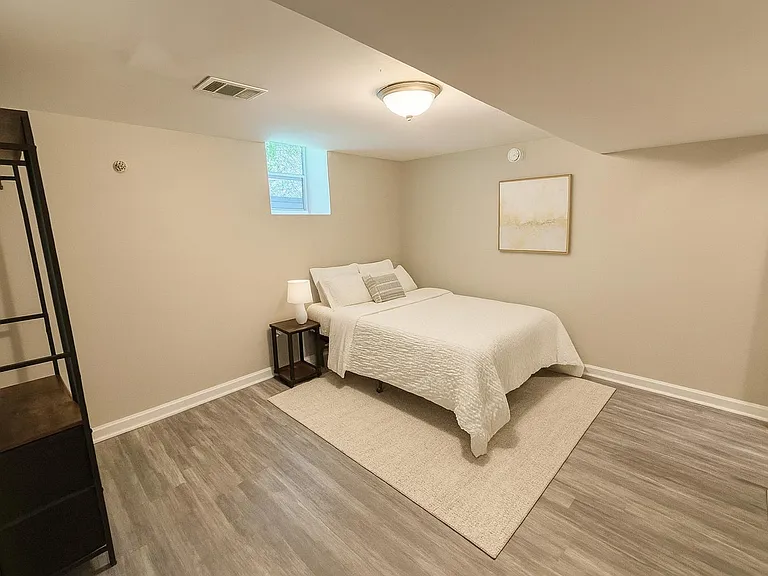Maxwell Dr SW — Photo 1