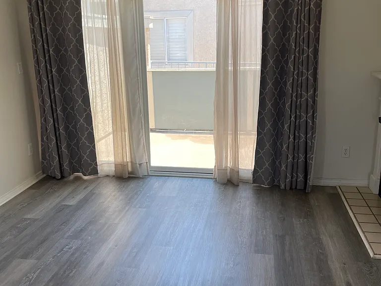 628 Daisy Ave #401 — Photo 11