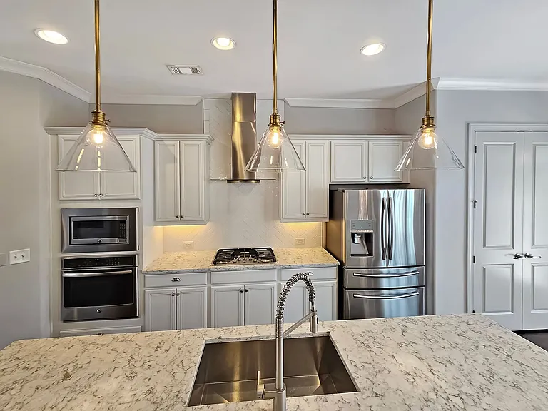 2142 Coventry Dr — Photo 11