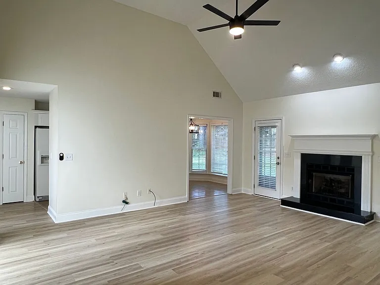 134 Stone Brooke Dr — Photo 4