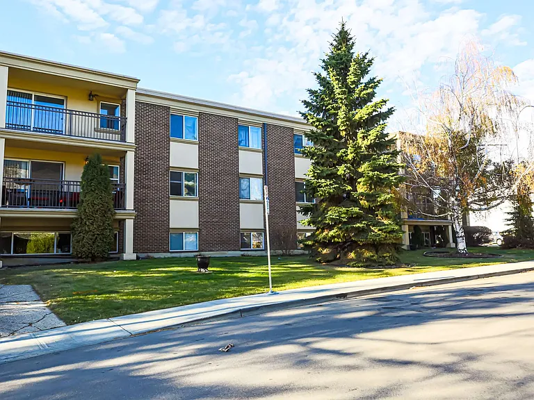 12507 Stony Plain Rd NW — Photo 1