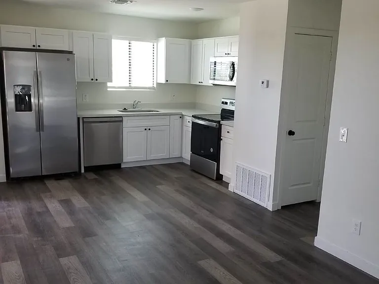 813 E Siesta Dr #D — Photo 17