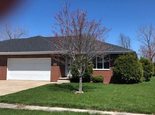 201 Twilight Dr, Morris, IL 60450