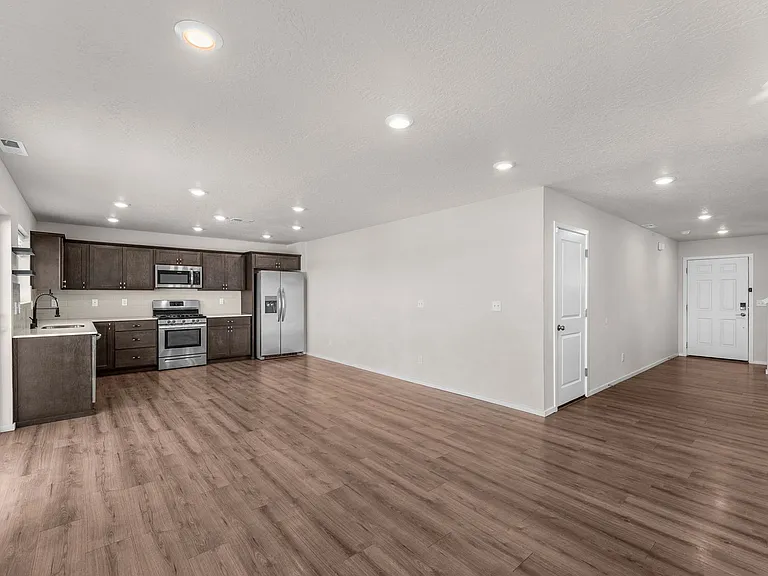 4440 W Bedford Ave — Photo 4
