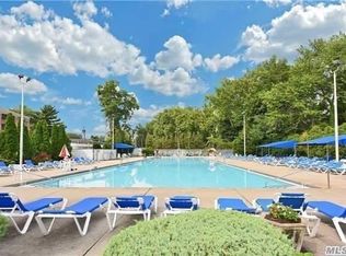 46 Terrace Cir APT 2B, Great Neck, NY 11021