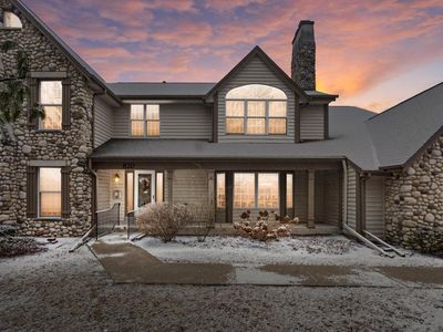 820 Pilgrim PARKWAY UNIT B, Elm Grove, WI, 53122