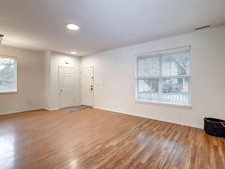 1274 NW 7th Ave — Photo 5