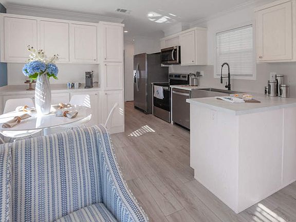 5th image of 3223 N Lockwood Ridge Rd #106