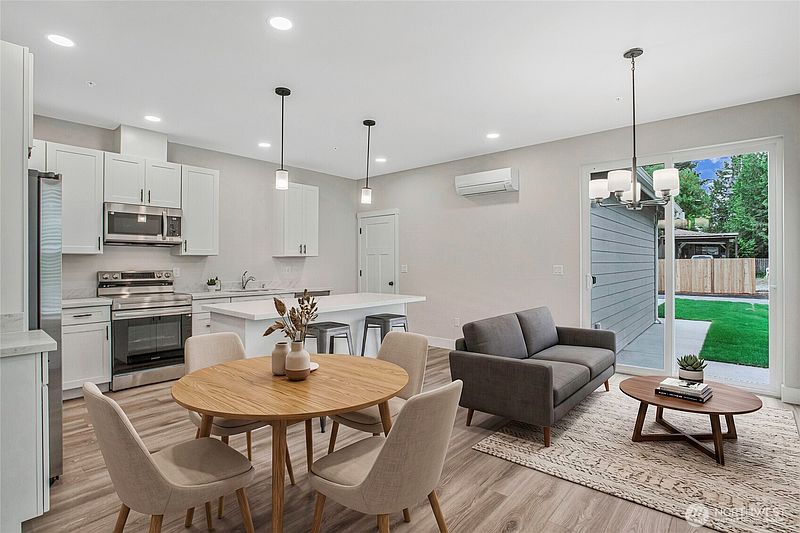 3rd image of 1402 E 51st Street