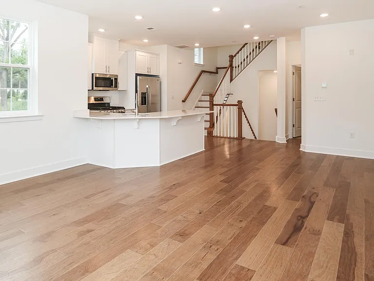 71 Veterans Way — Photo 3