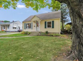 1104 Northlawn St NE, Grand Rapids, MI 49505