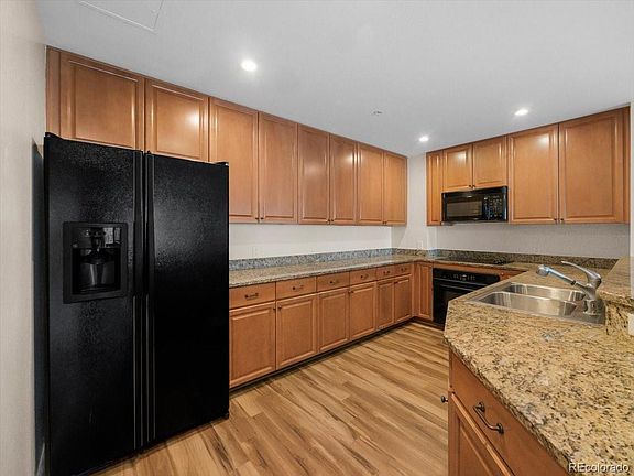 5th image of 975 N Lincoln St #5E