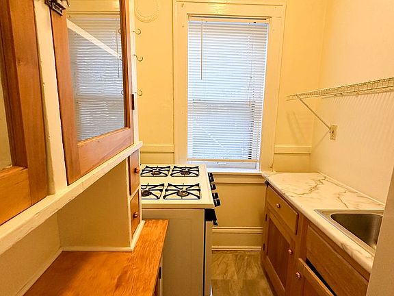 3rd image of 1929 Fremont Ave S APT 5