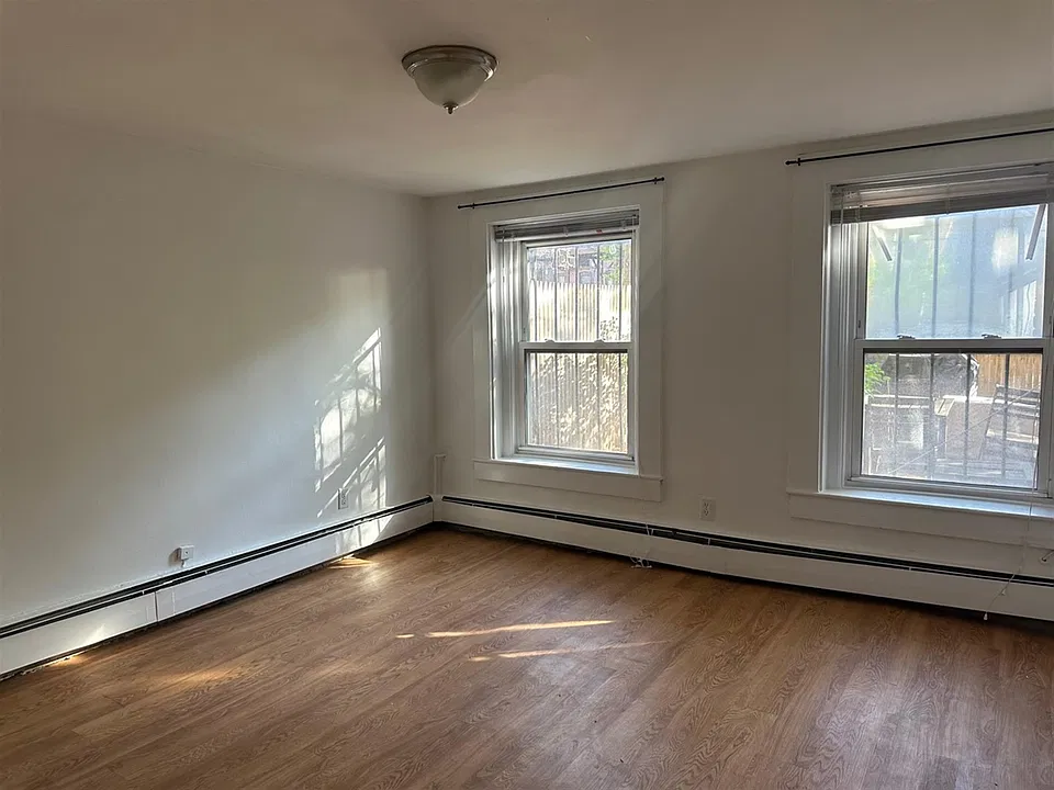 16 Yarmouth St #1