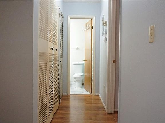 5th image of 1721 Foxhall Cir #307