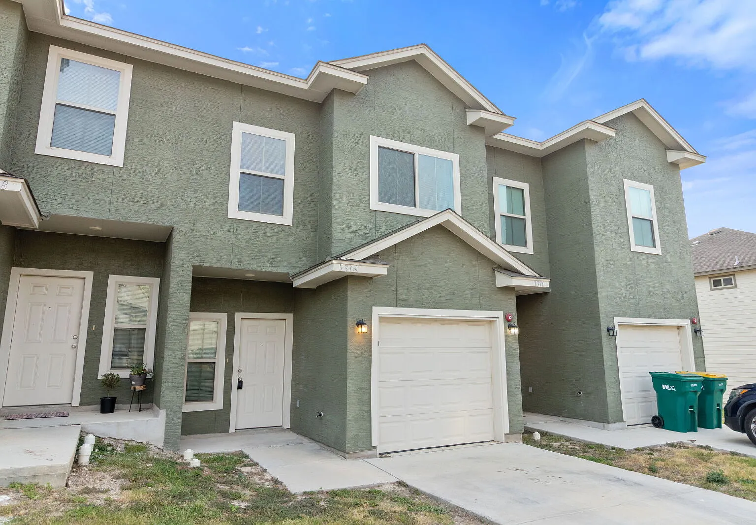 3 bed, 2.0 bath, 1500 sqft, $1,425 — Photo 2