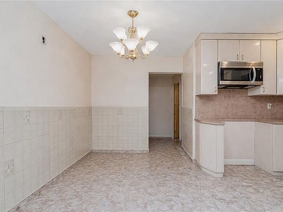 5th image of 2540 W 2nd St