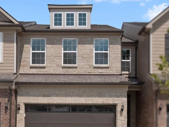 102 Addison Cir, Commerce Township, MI 48390