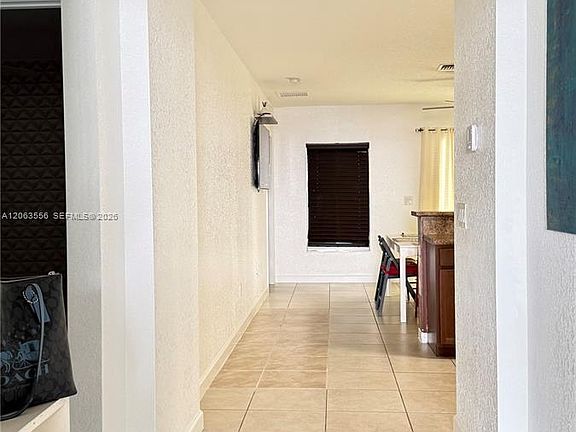 5th image of 1018 Foster Rd