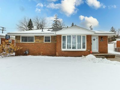 2100 Grange Rd, Trenton, MI, 48183