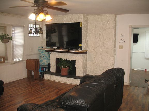 3rd image of 140 Fairwood Dr