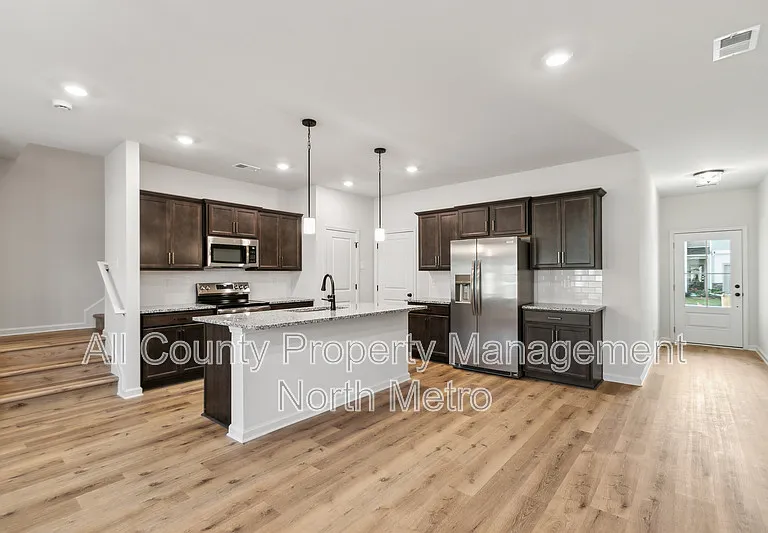 328 Mountain Blvd S #T-4 — Photo 3