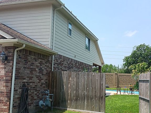 Side gate to backyard