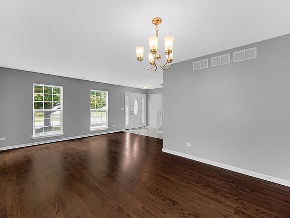 4th image of 615 Red Barn Trl
