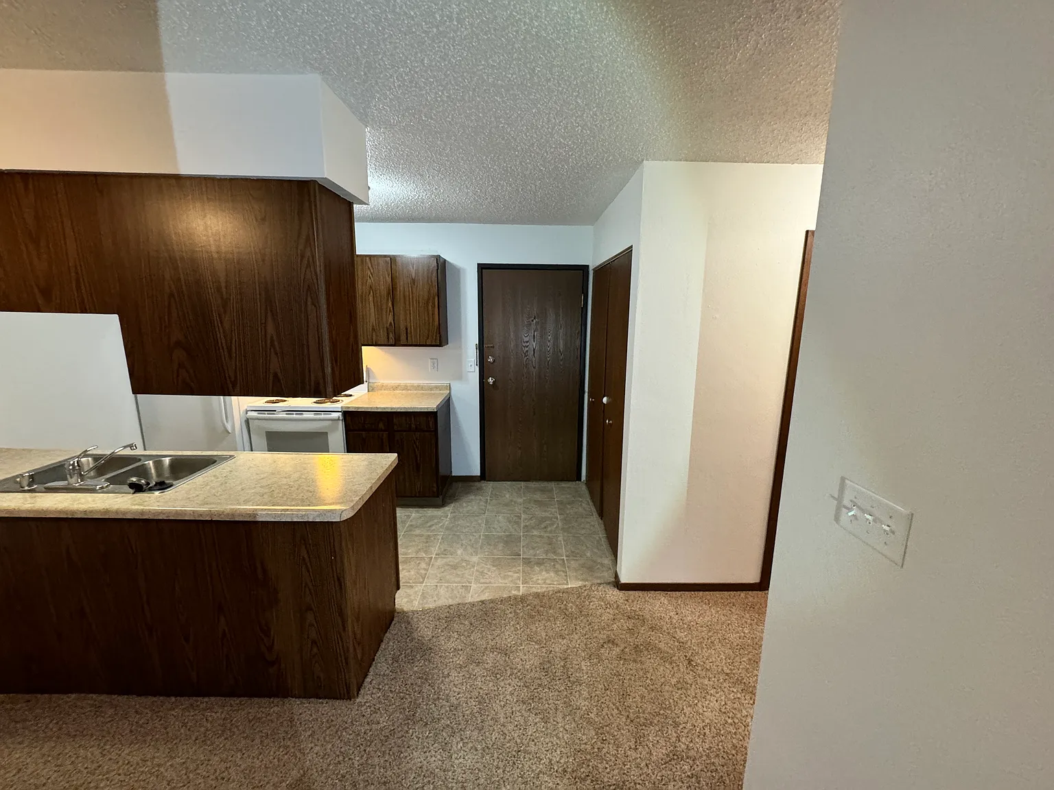 Riverview Apartments — Photo 4