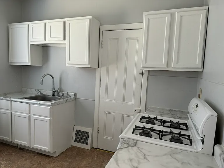 539 N Elm Ave — Photo 7