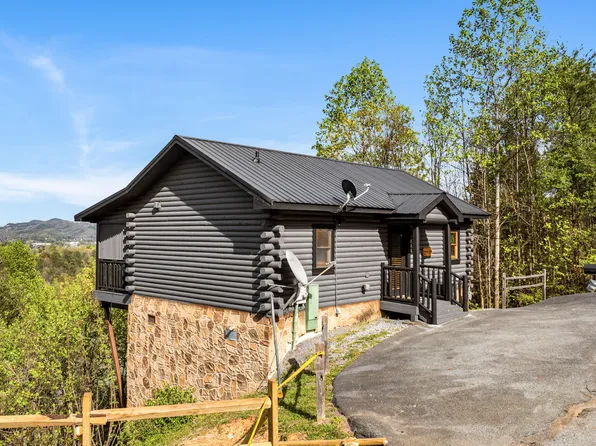 808 Peak Loop Way, Sevierville, TN 37862