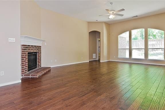 4th image of 2735 Meadow Lake Dr